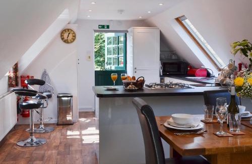 Ardingly House | Horncombe Stables