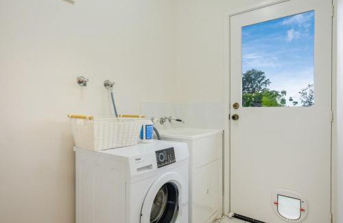 Hornsby House | Hornsby Stay Near Station & Shops