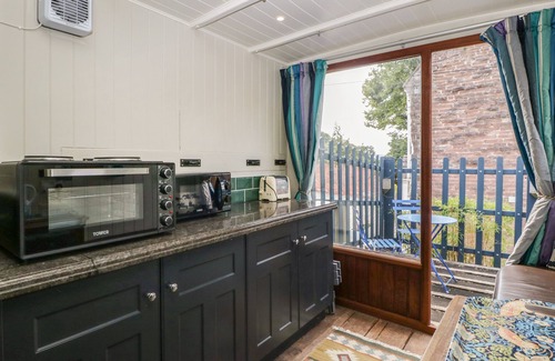 Saint Owens Cross Cottage | HORSEBOX 1, family friendly, luxury holiday cottage in Peterstow