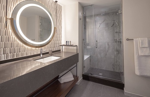 Westlake Hotel | Horseshoe Lake Charles - A Caesars Rewards Destination