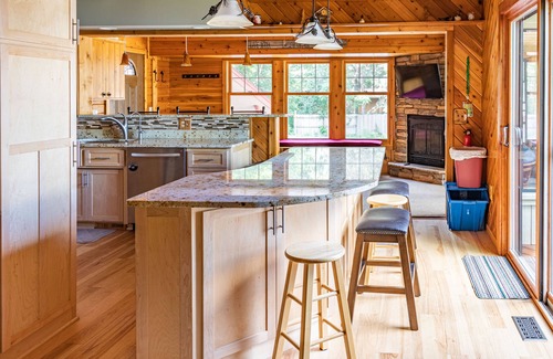 Merrifield Cabin | Horseshoe Lake Home with Sandy Shores & Stunning Sunsets with 200 feet shoreline