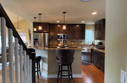 Whitmore Lake House | Horseshoe Lake retreat- 2-bedroom + loft lake house with WiFi and AC.
