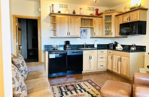 Estes Park Condo | Horsetooth Peak 26C - 1 Br Condo - Jetted Bathtub - Lake and Mountain Views