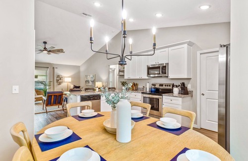 Summerfield House | Horsey Hideaway Professionally Decorated - ready for your group or family!