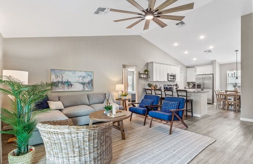 Summerfield House | Horsey Hideaway Professionally Decorated - ready for your group or family!