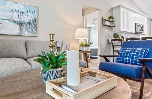 Summerfield House | Horsey Hideaway Professionally Decorated - ready for your group or family!