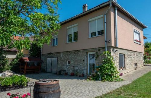 Mor Apartment | Hortenzia Vendégház Mór