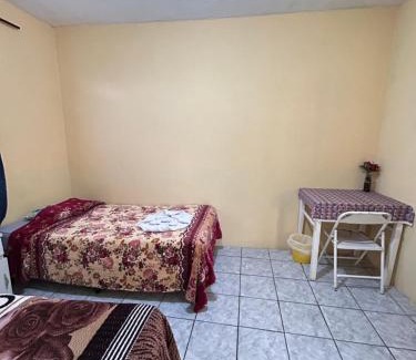 San Pedro La Laguna Hotel | Hospedaje El Paraíso