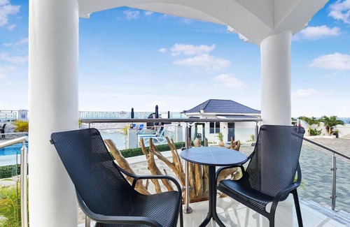 St.Bran's Burg Apartment | Hospitality Expert BTS 7: Pool, Beach & Bar