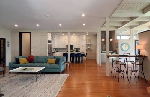 Teaticket House | Host a RETREAT w/Yoga room, for large groups, Cape Cod 8bedrooms,huge space!