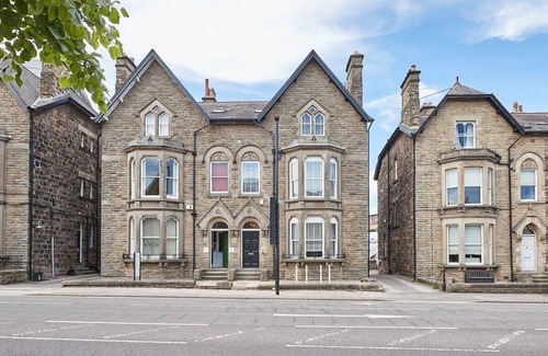 Harrogate City Centre House | Host & Stay | Parkside Villa