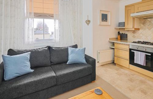 Brighton City Centre Apartment | Host & Stay - Regency Square Apartment