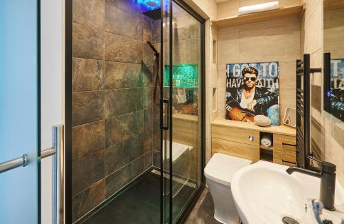 Brighton City Centre Apartment | Host & Stay - Regency Square Apartment