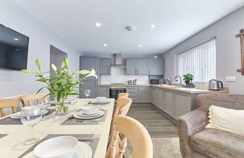 Amble House | Host & Stay | Sea Breeze