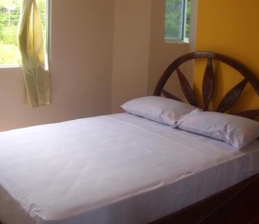 Puerto Lopez House | Hostal Alcazaba