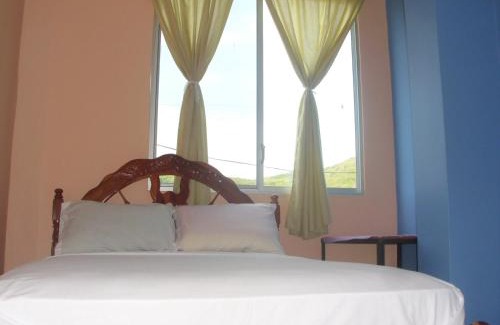 Puerto Lopez House | Hostal Alcazaba