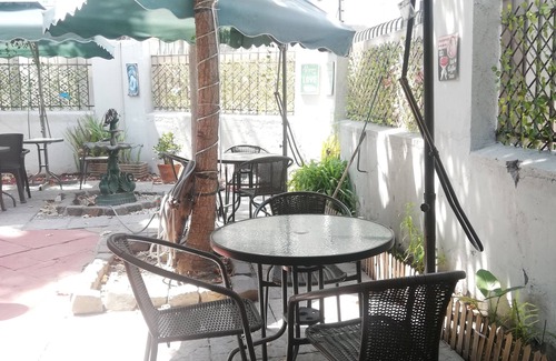 Nunoa House | Hostal Café Bed and breakfast