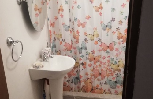 Nunoa House | Hostal Café Bed and breakfast