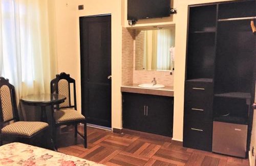 Miraflores House | Hostal Carlos Tenaud