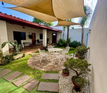 Juayua House | Hostal DEYLUWIN