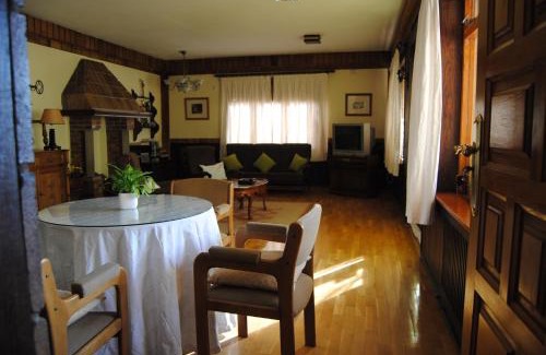 La Lastrilla House | Hostal El Mirador