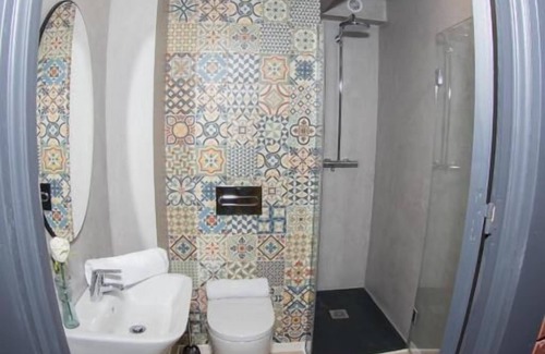 Old Town Hotel | Hostal Erasmus by gaiarooms