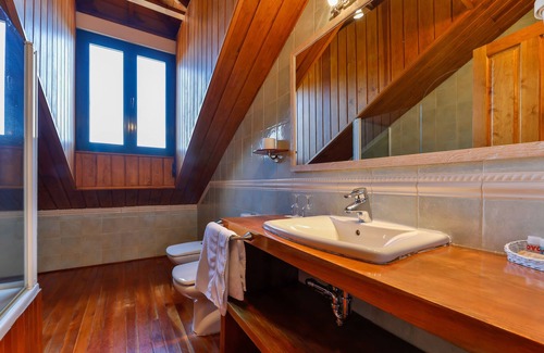 Valsain House | Hostal la Chata by Vivere Stays