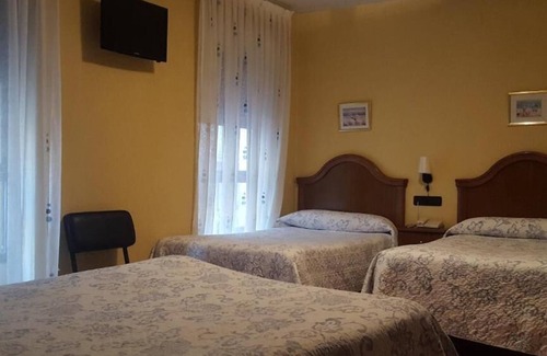 Old Town Hotel | Hostal Guzman El Bueno by gaiarooms