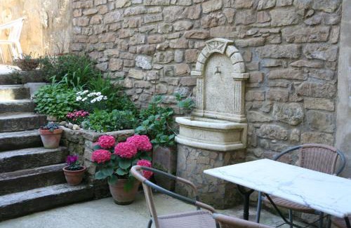 Buera House | Hostal La Fuente