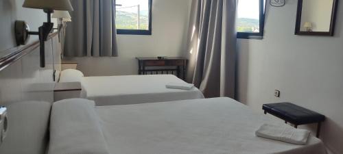 Almazcara Bed & Breakfast | Hostal los Rosales