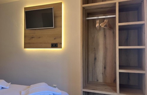 Sant Pau de Seguries Hotel | Hostal Restaurant Can Barala