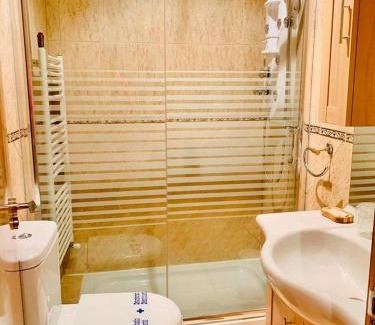 Requejo House | Hostal Restaurante MarRojo Sanabria