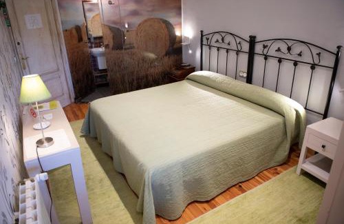 Murillo el Fruto House | Hostal Rural Txapi Txuri Logis Hotels