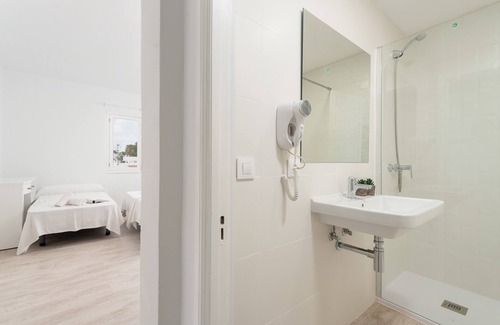 Cala d'Or Hotel | HOSTAL TALAMANCA HAB. TRIPLE - Friendly hostel recently refurbished just a stone's throw f