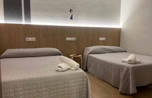Oeste House | Hostal Uría