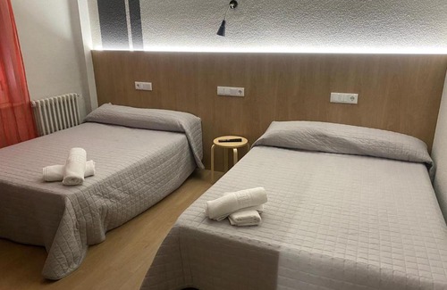 Oeste House | Hostal Uría