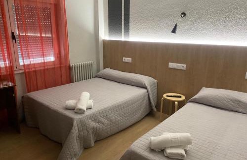 Oeste House | Hostal Uría