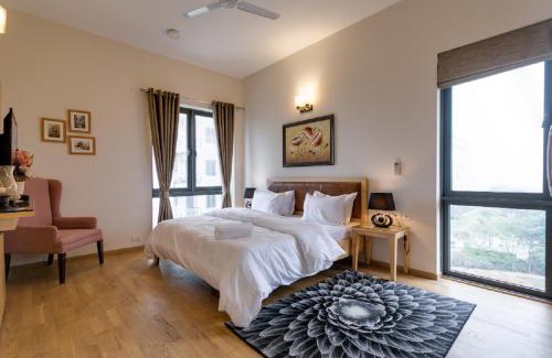 Sector 58 Apartment | Hostie Eshana - Stylish 2BHK Duplex apt near Golf Course Road
