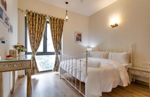 Sector 58 Apartment | Hostie Eshana - Stylish 2BHK Duplex apt near Golf Course Road
