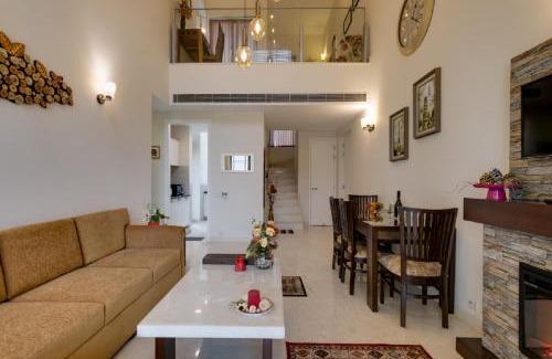 Sector 58 Apartment | Hostie Eshana - Stylish 2BHK Duplex apt near Golf Course Road