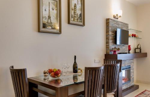 Sector 58 Apartment | Hostie Eshana - Stylish 2BHK Duplex apt near Golf Course Road