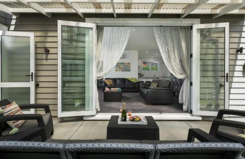 Waihi Beach House | Hosts on the Coast Pohtukawa Cottage