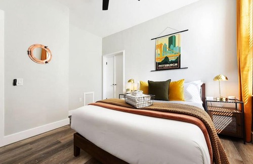 Mount Washington Apartment | HostWise Stays - The Grandview - Great City Views - Brand New Remodel