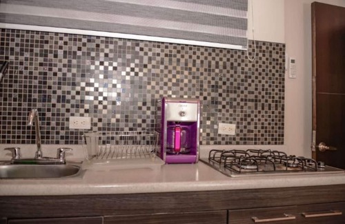 Zona Rosa Apartment | Hot tub 1 bedroom AC Security 2 blocks from lleras