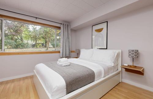 Burnaby House | Hot tub 2 BR beautiful seconary suite
