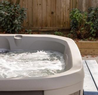 Burnaby House | Hot tub 2 BR beautiful seconary suite