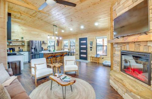 Walnut Mountain House | Hot Tub and Creek View Cabin about 6 Mi to Ellijay!