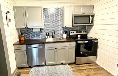 Cave City House | Hot Tub and Fire Pit near Mammoth Cave National Park- Pet Friendly