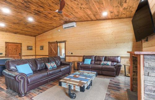 Unaka House | Hot Tub and Mtn Views Pet-Friendly Englewood Cabin