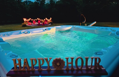 Paw Paw Lake House | HOT TUB and SAUNA at 'CHIC HIDEAWAY' Paw Paw Lake Golf club across the street